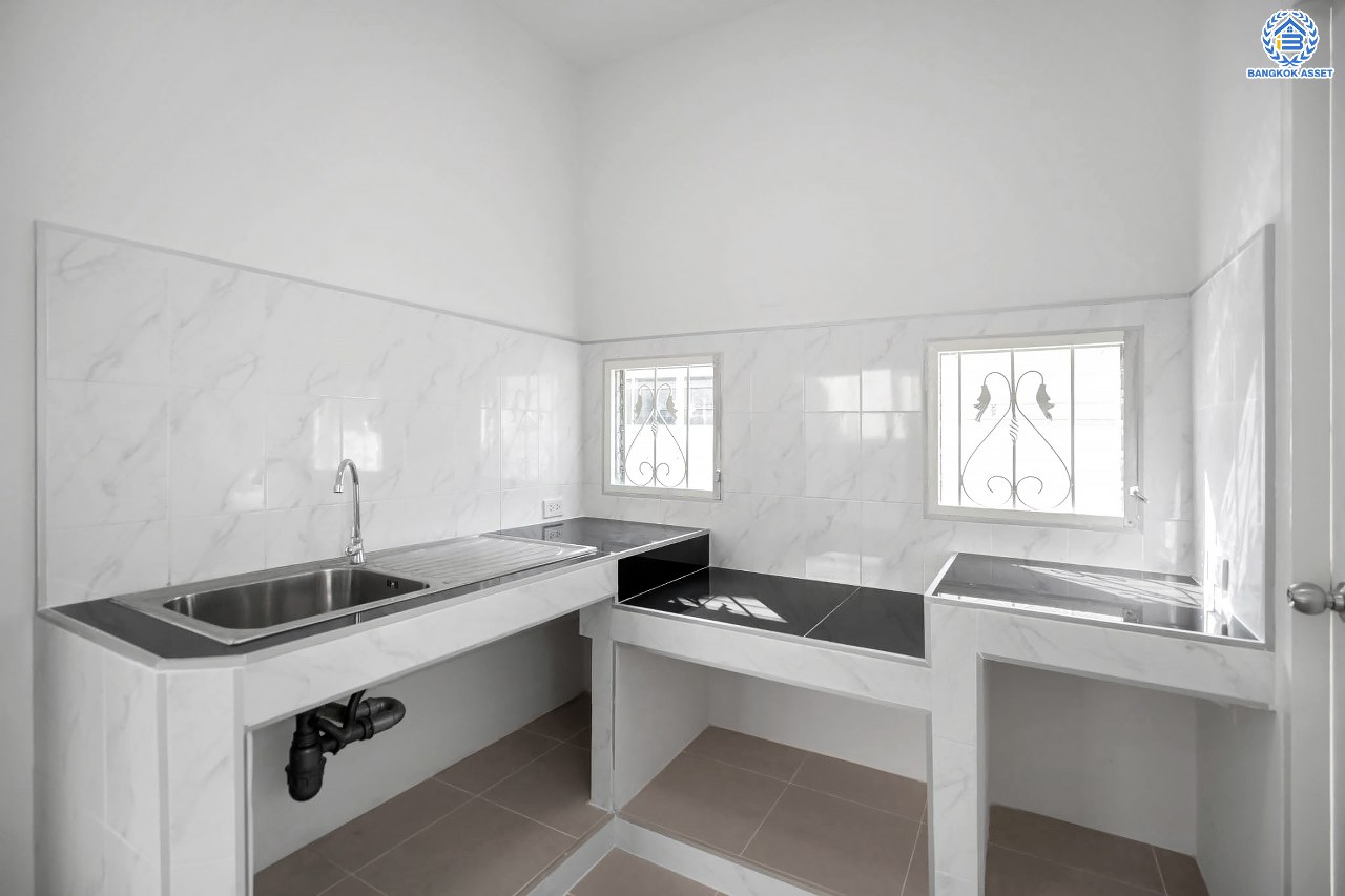 บ้านมือสองตกแต่งใหม่ โครงการ พฤกษ์ลดา1 บางใหญ่ บนเนื้อที่ 50 ตร.ว. ฟังก์ชัน 4 ห้องนอน (ห้องนอนชั้นล่าง 1 ห้อง) 2 ห้องน้ำ 2 ที่จอดรถ ทำเลเดินทางสะดวก เชื่อมต่อถนนกาญจนาภิเษก ใกล้รถไฟฟ้าสายสีม่วง "สถานีคลองบางไผ่" และทางด่วน "กาญจนาภิเษก"